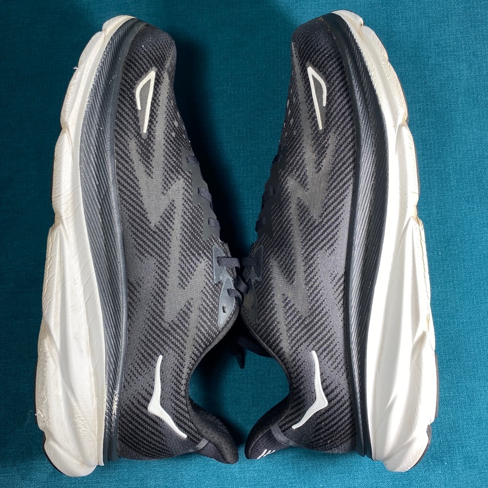 Size 12.5 Wide - Men’s Hoka One Clifton 9 black shoes - Picture 5 of 8